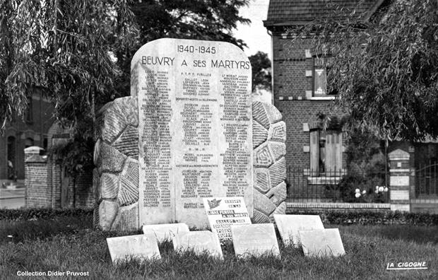 Mémorial des martyrs de Beuvry 1947.jpg